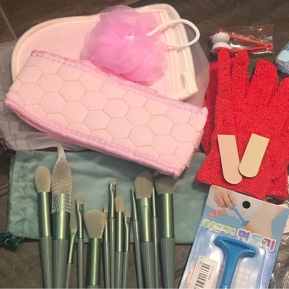 NEW Women’s Gift Bundle - Picture 4 of 9